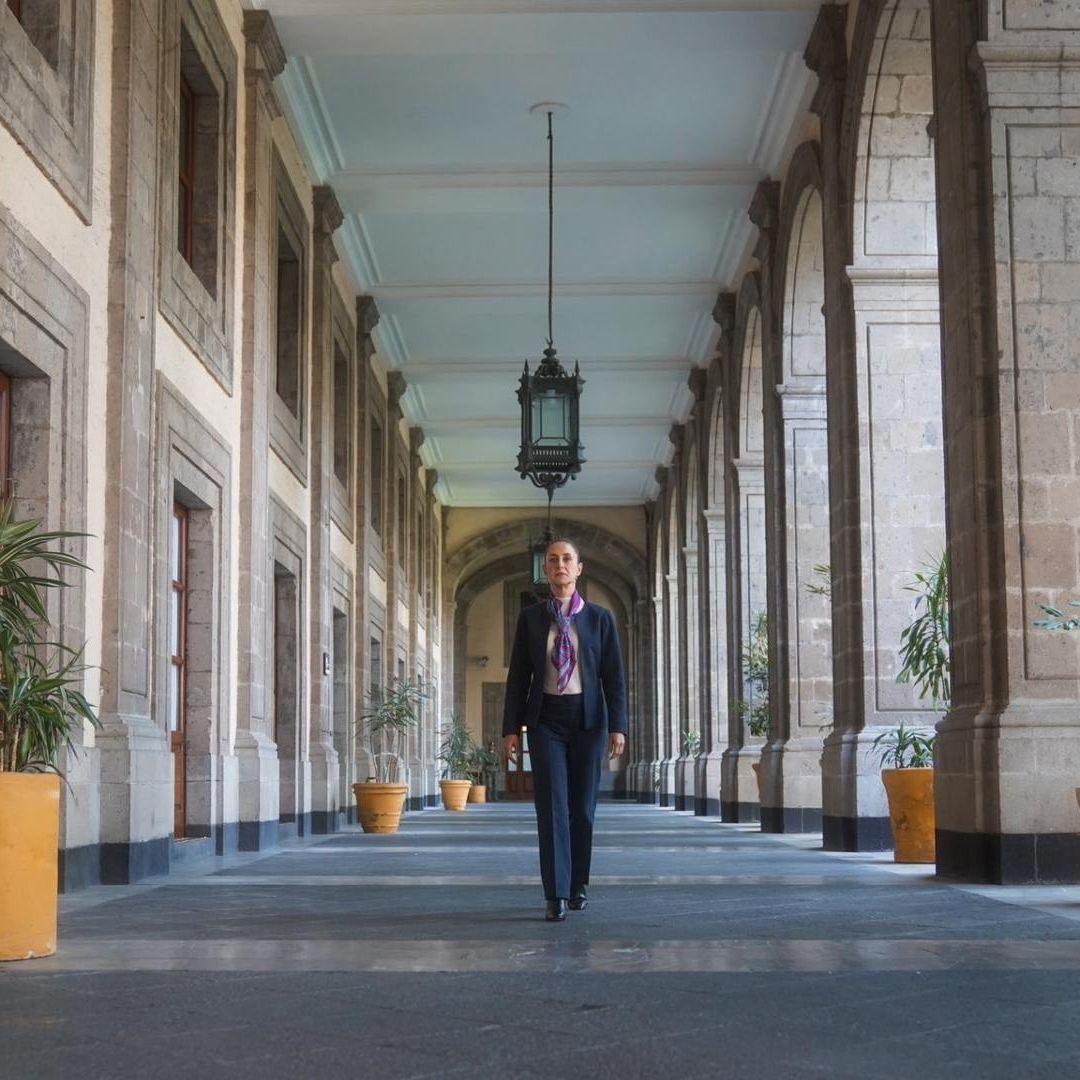 Sheinbaum Dice que Llegó a “Servir al Pueblo” a un Mes de Asumir la Presidencia