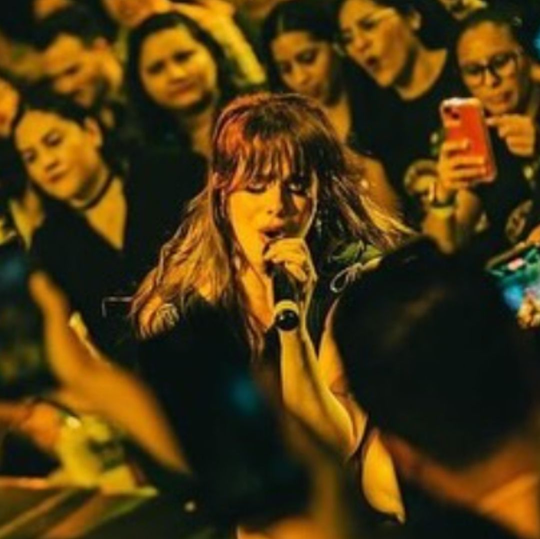 Gala Montes Detiene Concierto y Expulsa a Hombre que la Insultó | Video