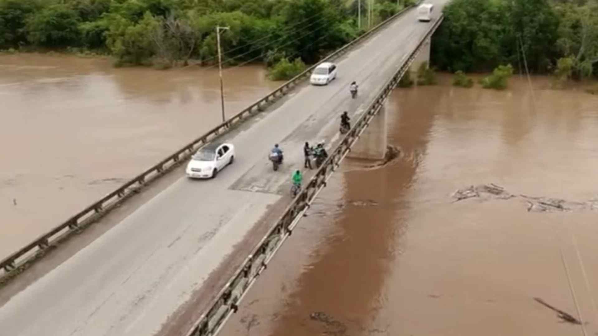 Lluvias en SLP Dejan Mil Evacuados y Severos Daños