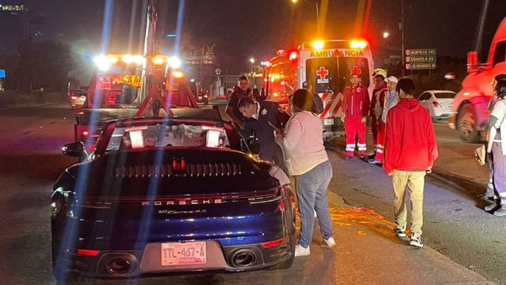 Porsche de Famoso Cardiólogo Embistió a Pareja en Motocicleta en la Vía Atlixcáyotl de Puebla