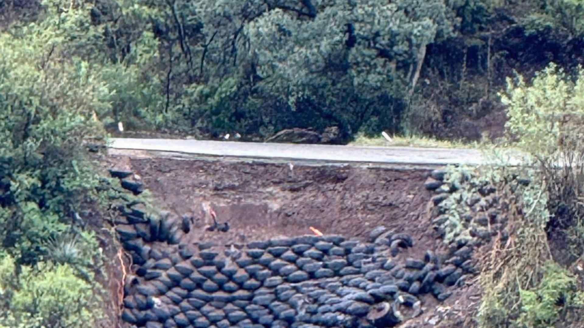 Socavón Tapado con Llantas en Cananea Volvió a Reabrirse tras Paso de “Raymond” en Sonora
