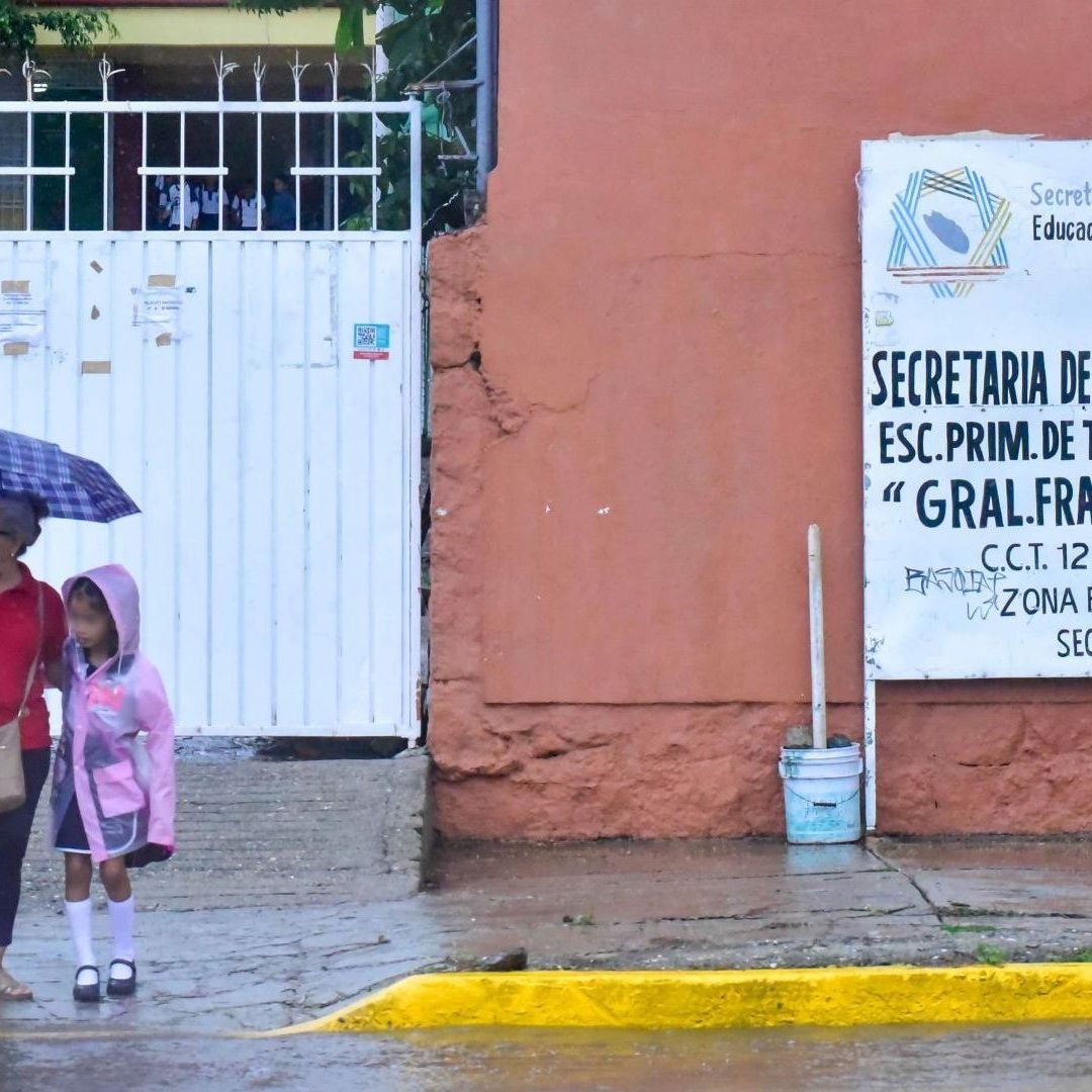 SEP suspende clases esn estos estados por lluvias y emergencia por inundaciones