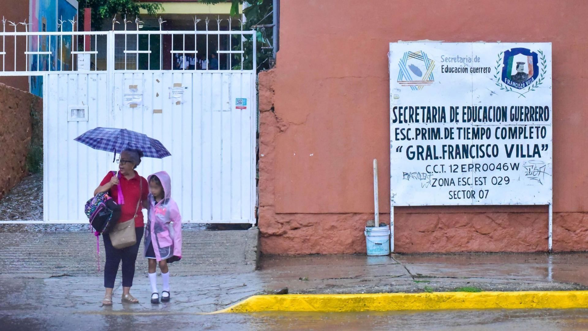 SEP suspende clases esn estos estados por lluvias y emergencia por inundaciones