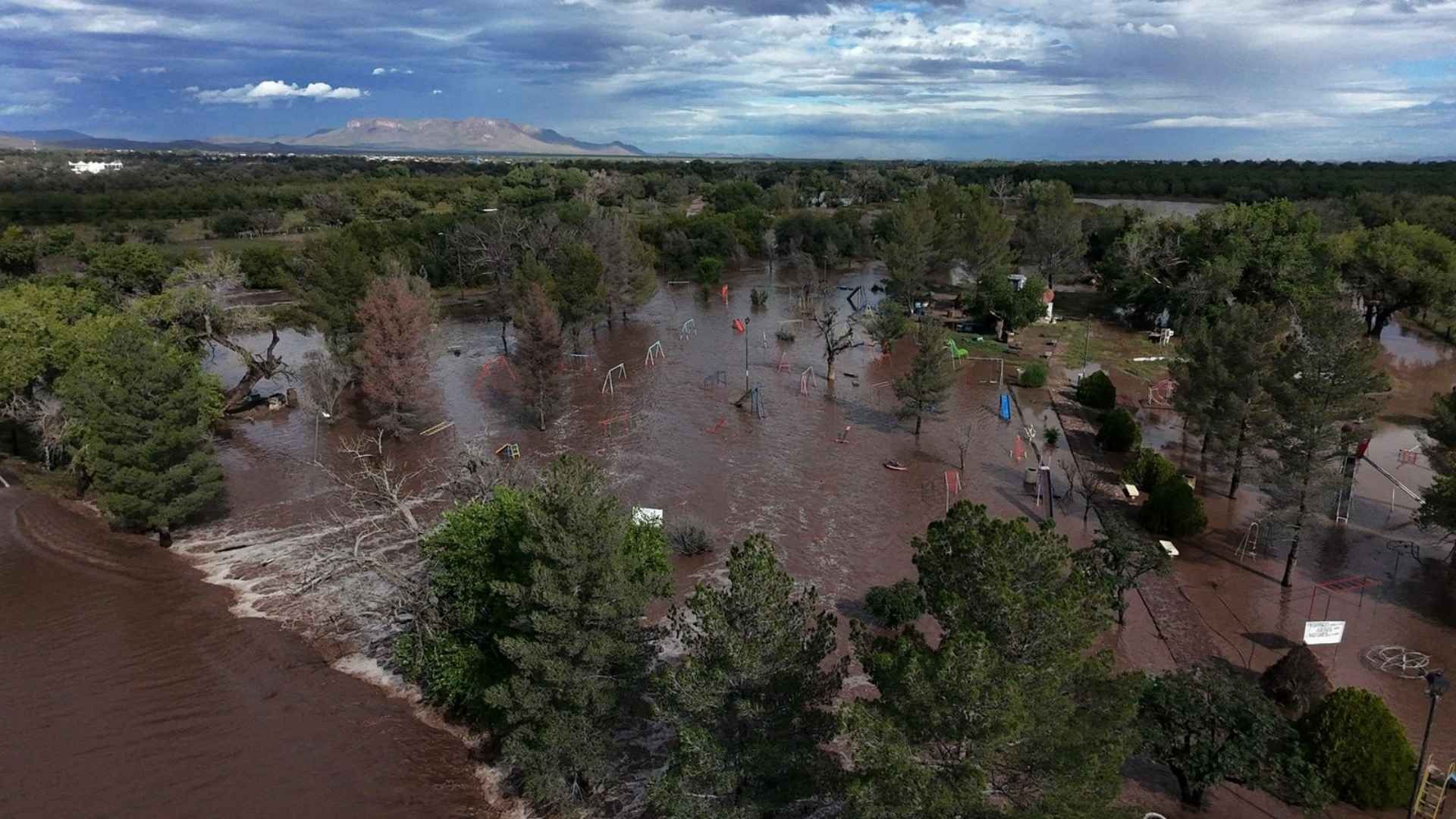 Río Piedras Verdes se desborda y Provoca Desalojos en Nuevo Casas Grandes, Chihuahua | Foto: N+