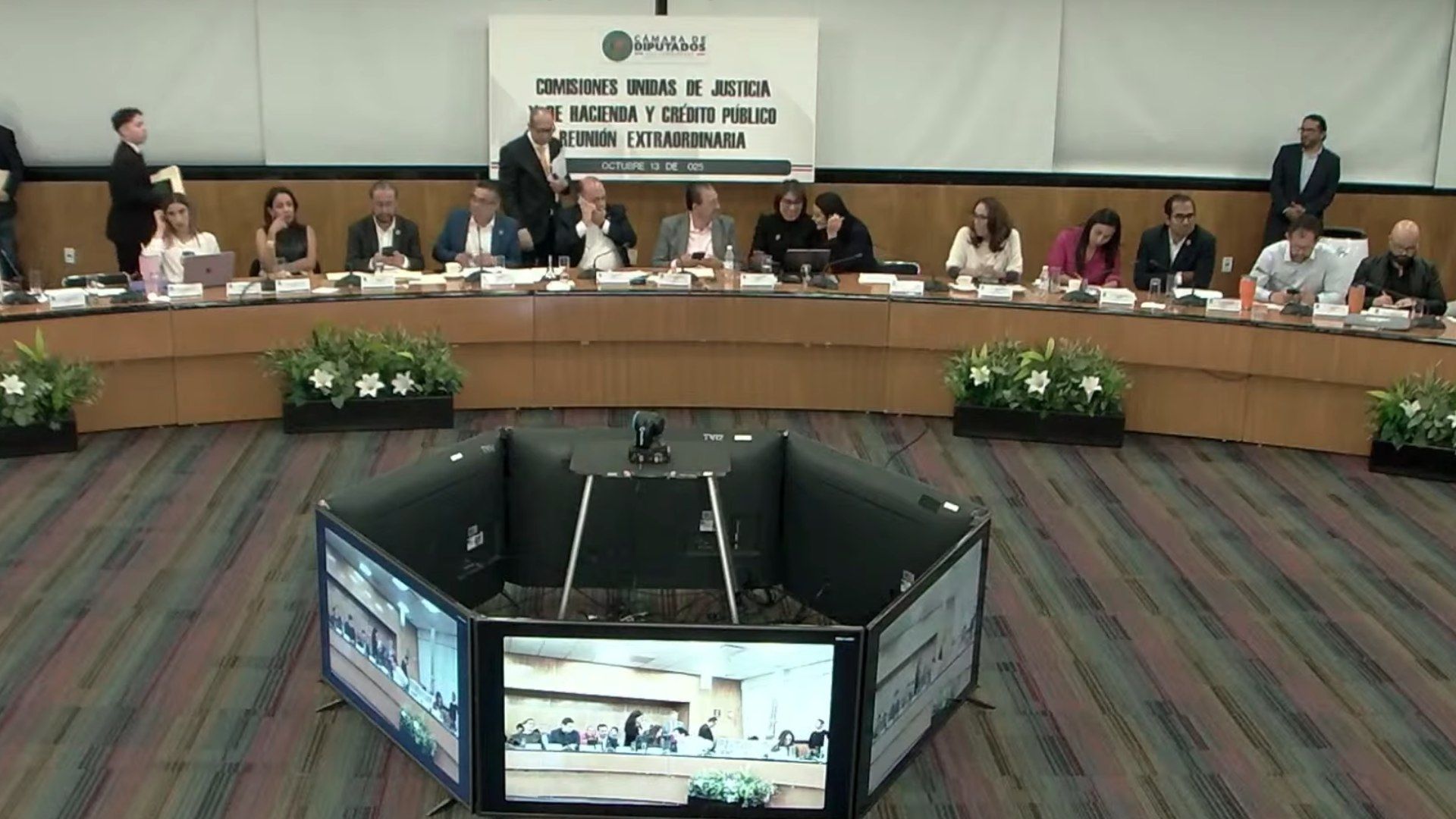 Diputados Aprueban en Comisiones la Ley de Amparo; Va a Discusión en el Pleno.