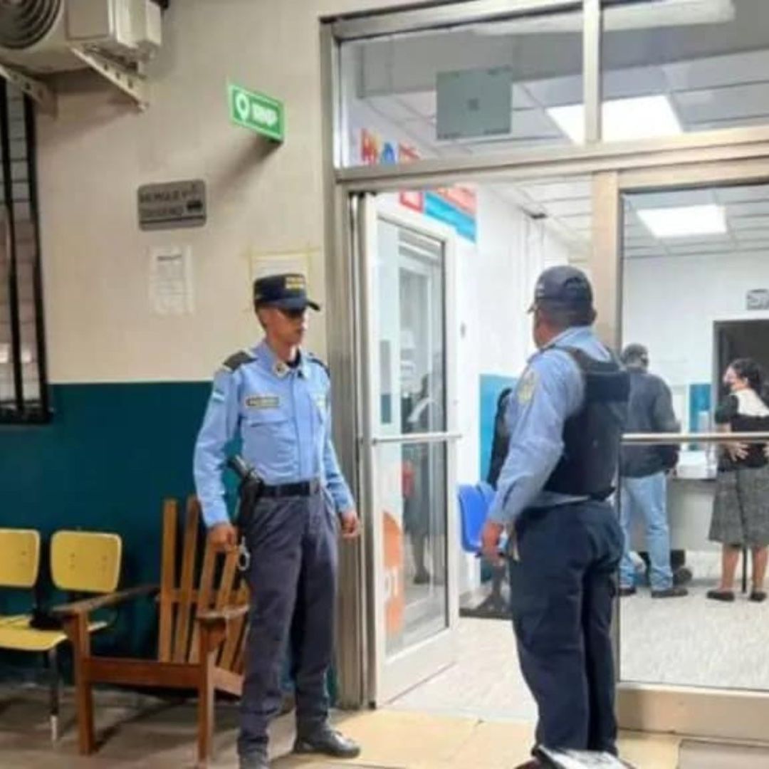 Abogado Muere Baleado por el Amante de su Esposa en su Casa