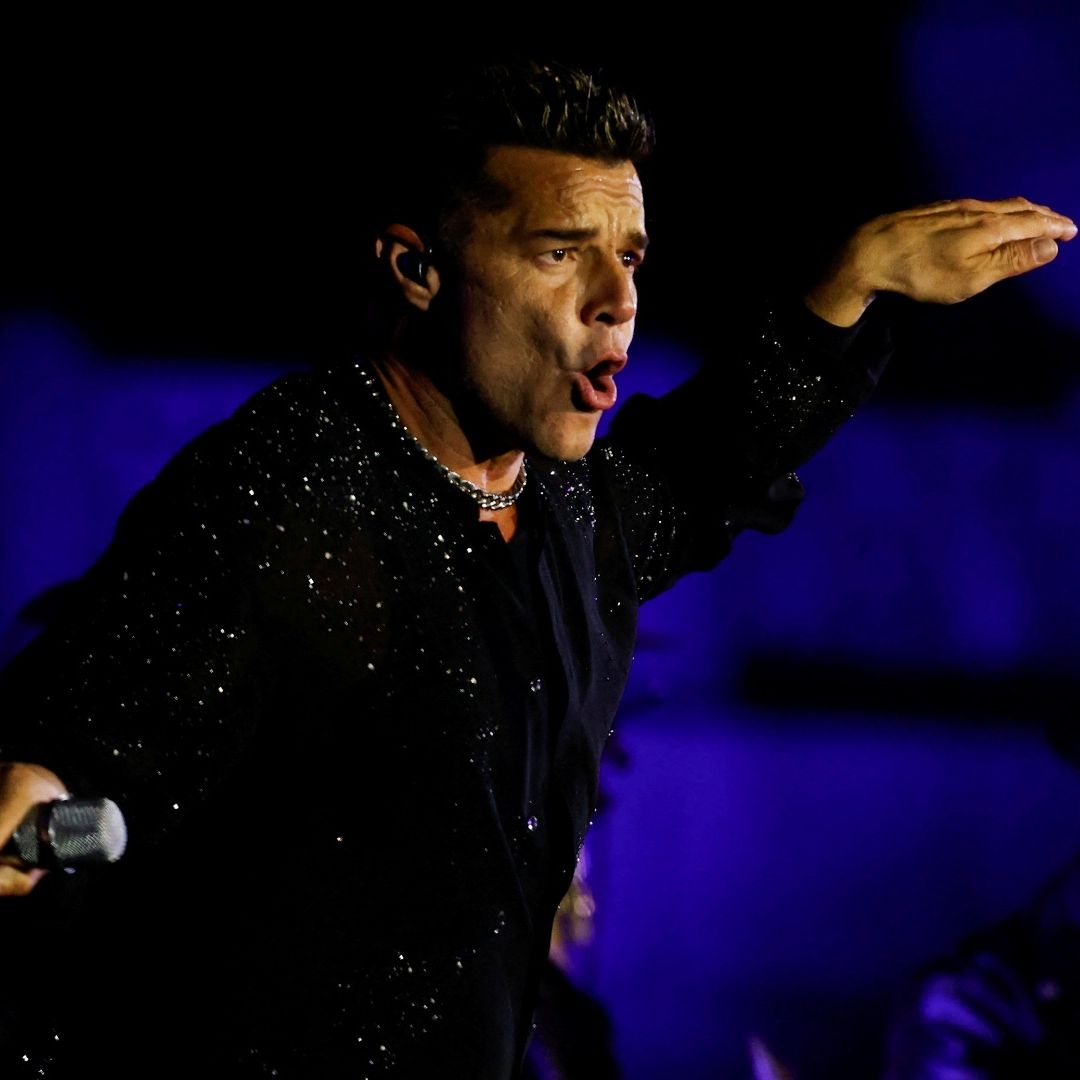 Ricky Martin se presenta en cierre de campaña de Kamala Harris