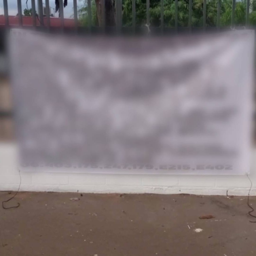 Localizan Manta con Mensaje de Presunto Grupo Criminal en Cerco de Primaria en Hermosillo