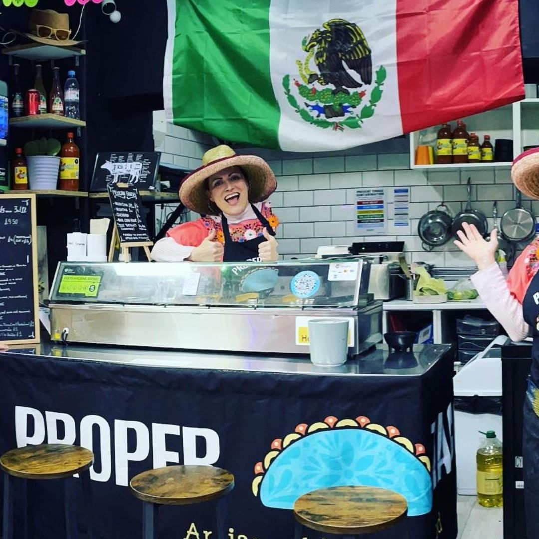 Mexicana Conquista a Británicos con 'Garnachas' y Tacos de Tortilla Azul