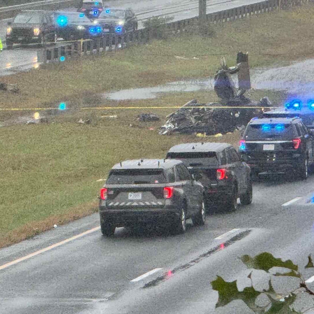 Avioneta se Estrella en Carretera de Massachusetts