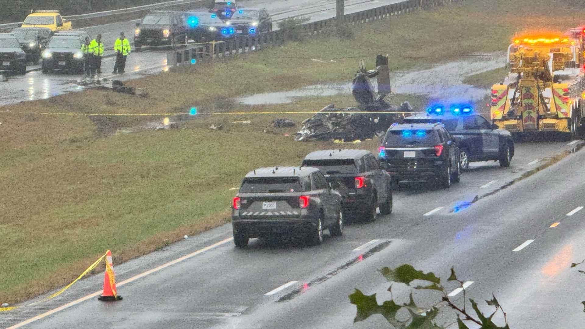 Avioneta se Estrella en Carretera de Massachusetts