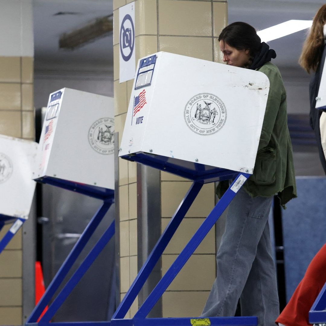 Abren los Primeros Centros de Votación en EUA Para Elegir Entre Harris y Trump