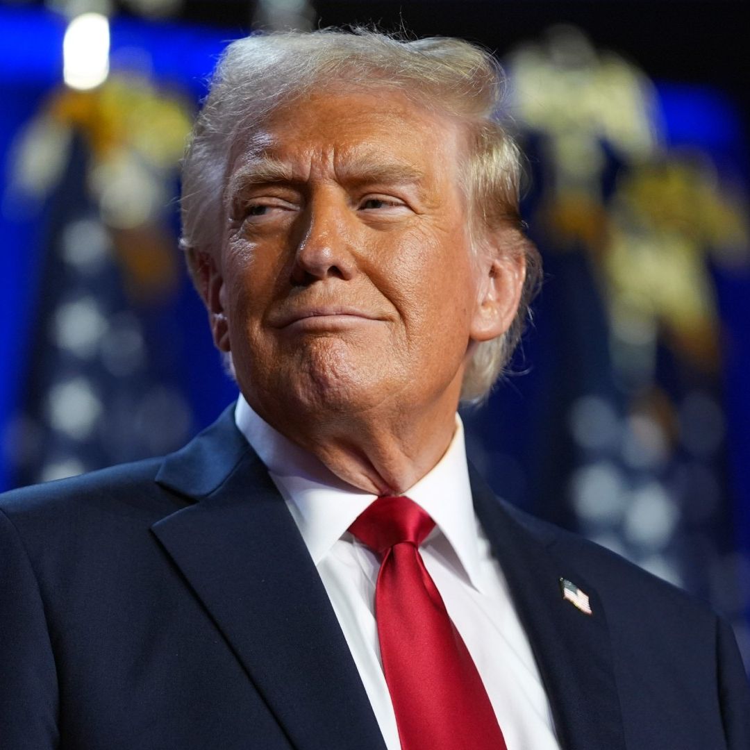 Donald Trump Derrota a Kamala Harris y Regresa a la Casa Blanca