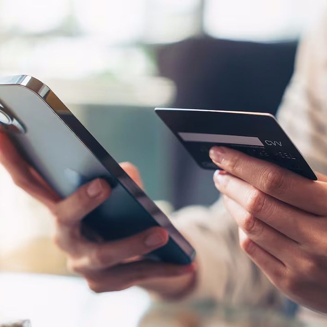Se recomienda nunca compartir información personal o financiera a desconocidos