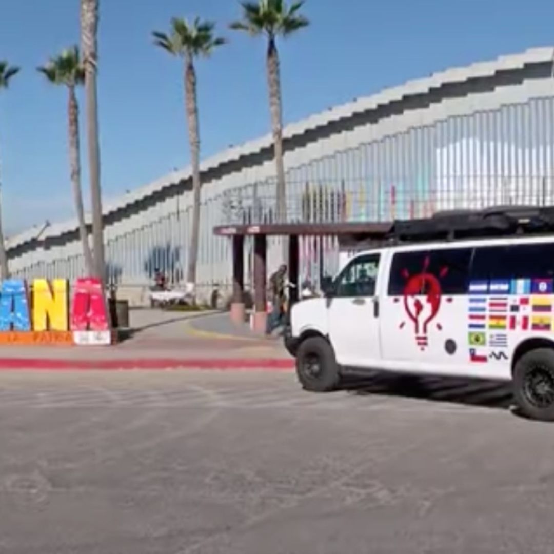 Jóvenes Salen de Tijuana en Camioneta Para Recorrer Todo Latinoamérica