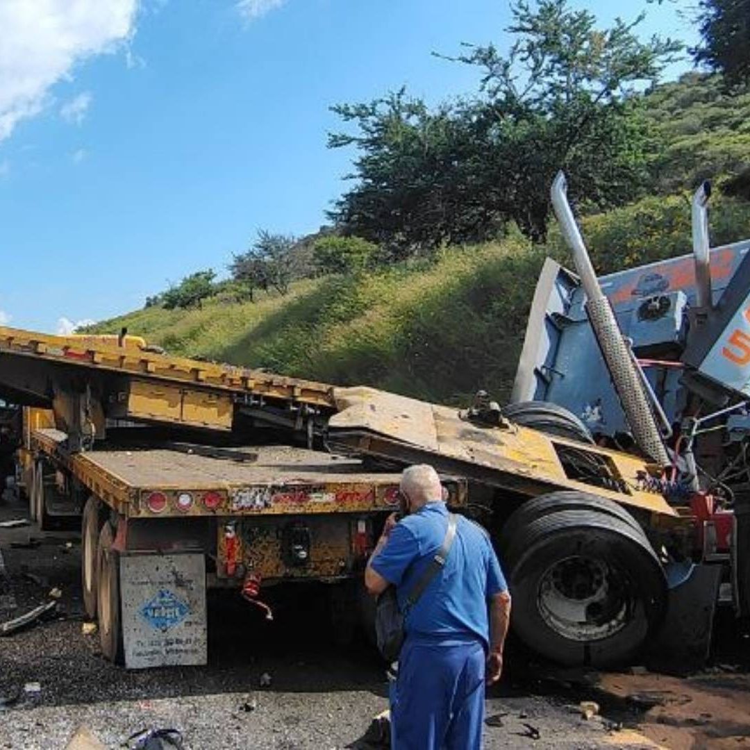 Accidente múltiple se registra en la autopista a Morelia.