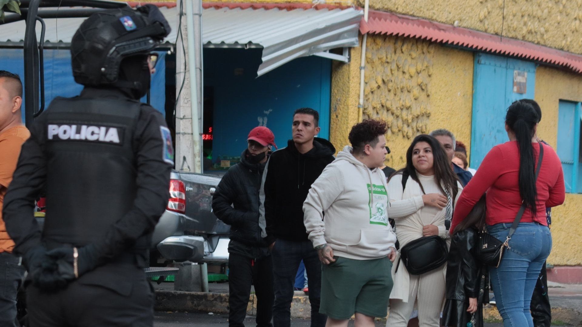 Policías de la CDMX realizan un operativo de seguridad en la colonia Morelos