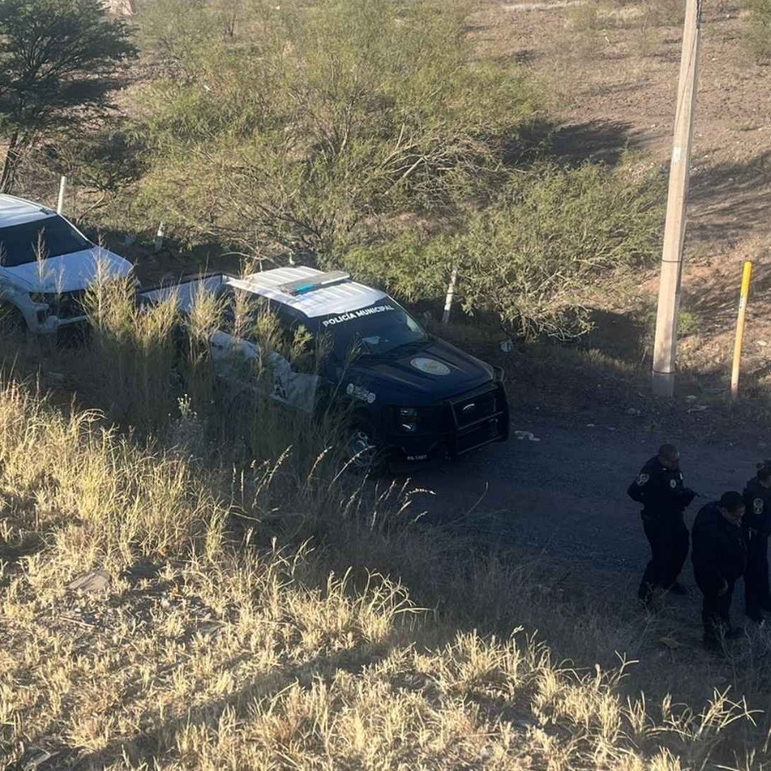 Elementos de seguridad en kilómetro 16 de la carretera Chihuahua a Cuauhtémoc