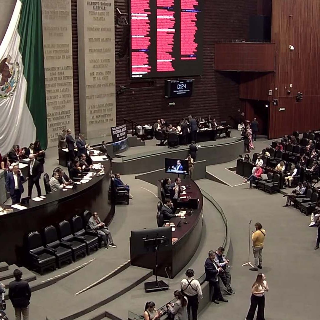 Sesión en la Cámara de Diputados, durante discusión de reforma a la Ley de Amparo. Foto: Canal del Congreso México