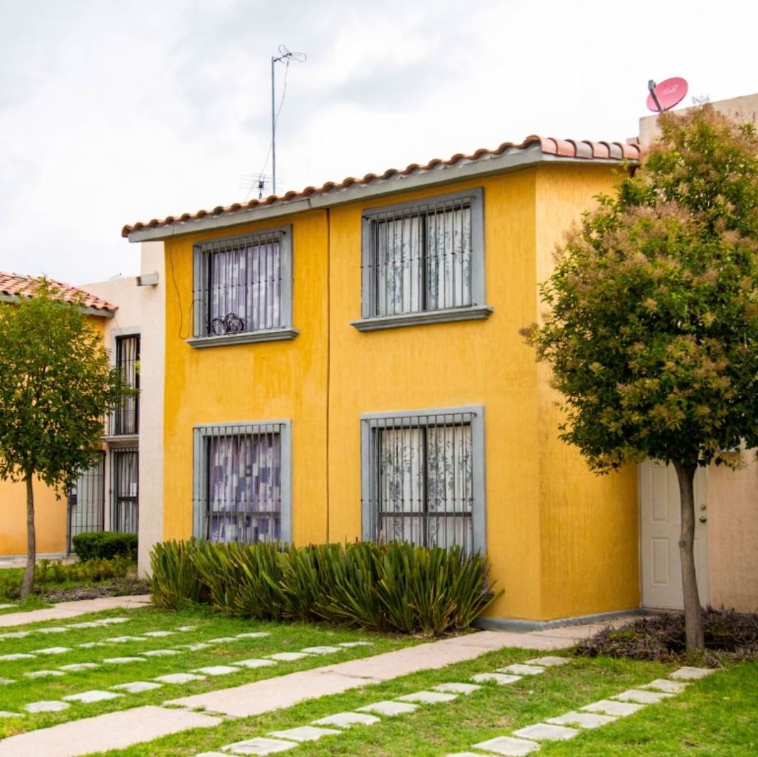 Una casa de color amarillo.