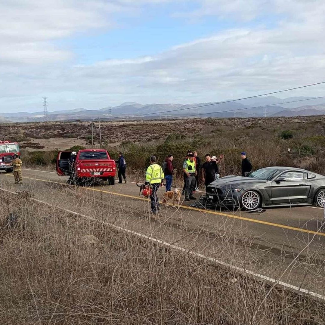 Accidente Vehicular en Carretera Libre Rosarito–Ensenada Deja Dos Personas Lesionadas