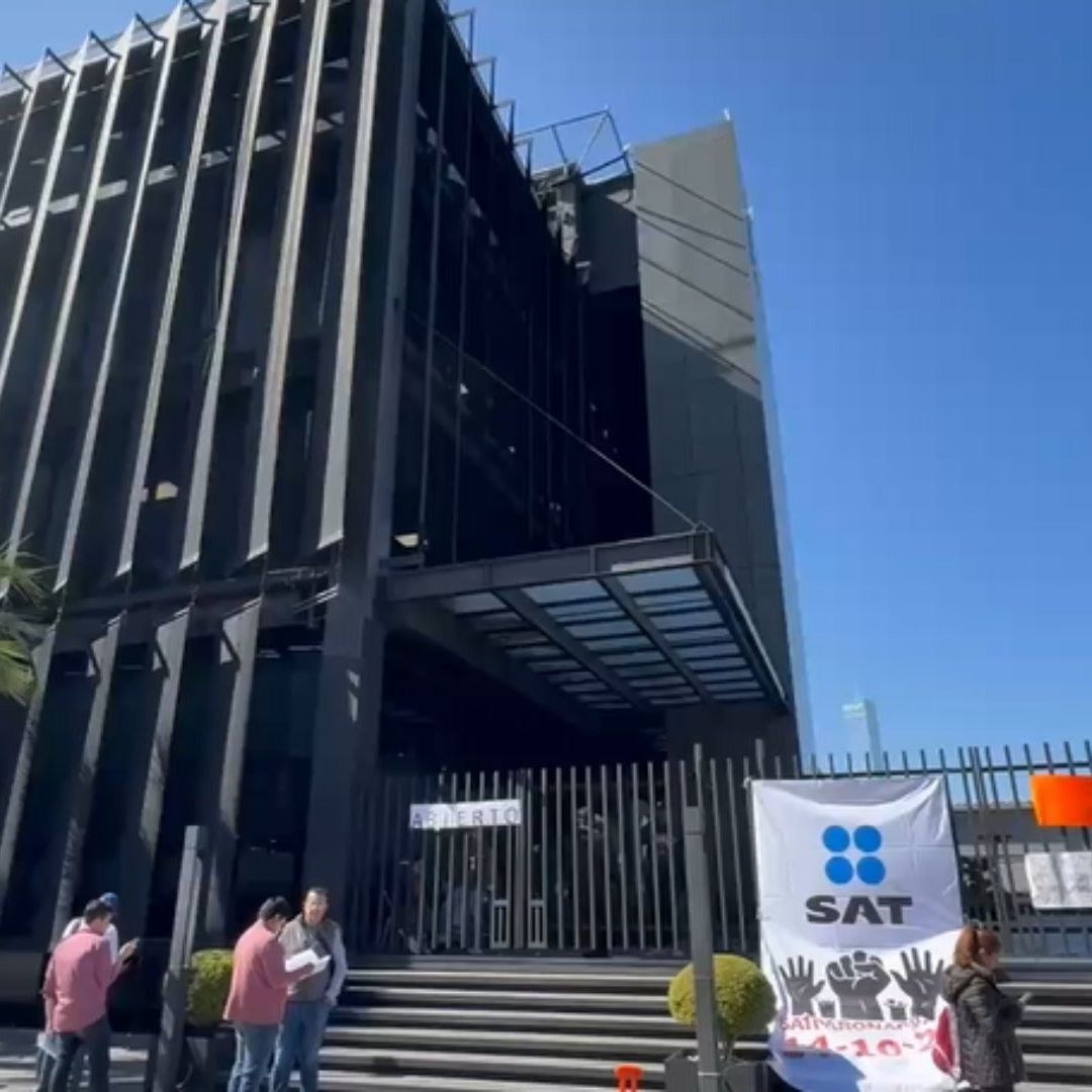Manifestación y Cierre de Oficinas SAT Puebla en Vía Atlixcáyotl por Huelga Nacional