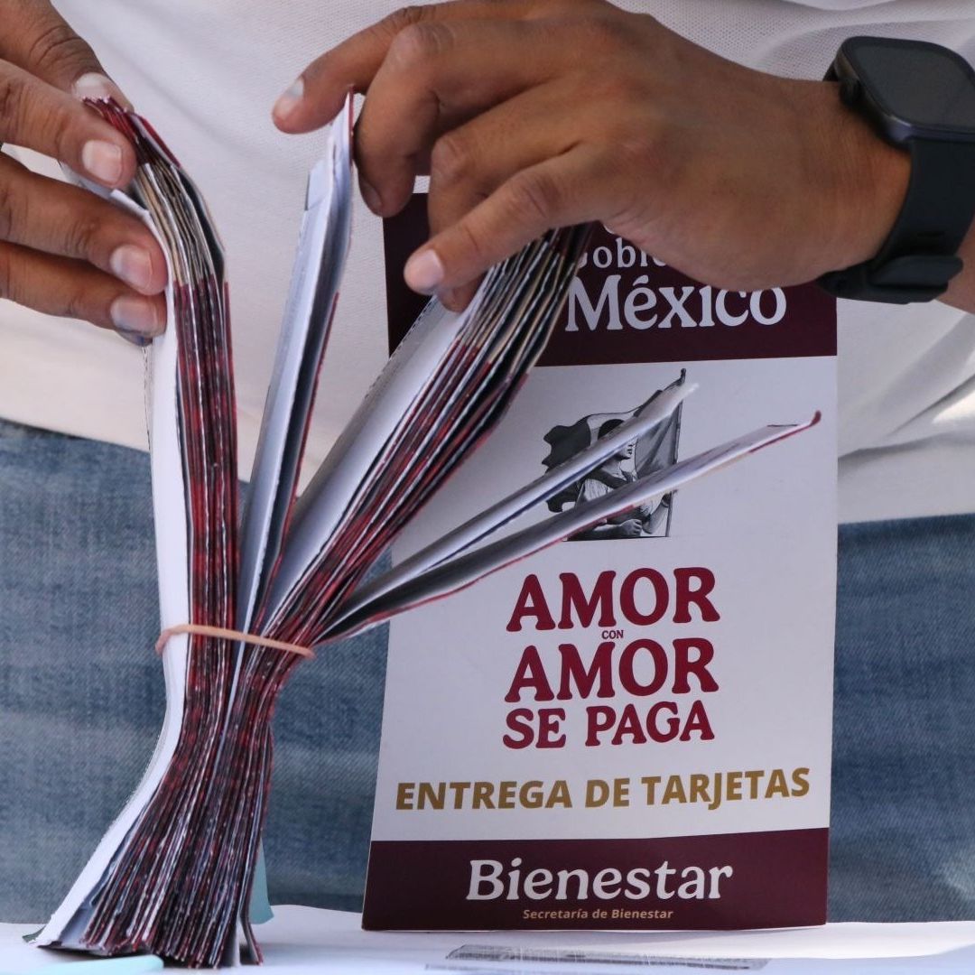 Entrega de tarjetas de la Pensión Bienestar