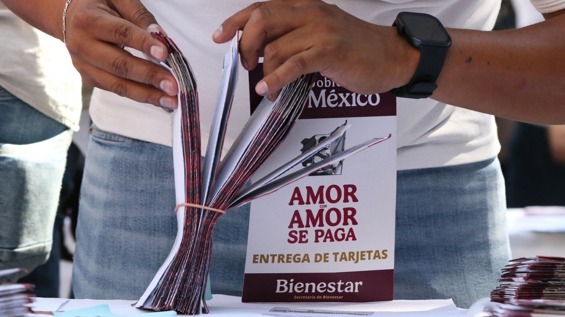 Entrega de tarjetas de la Pensión Bienestar