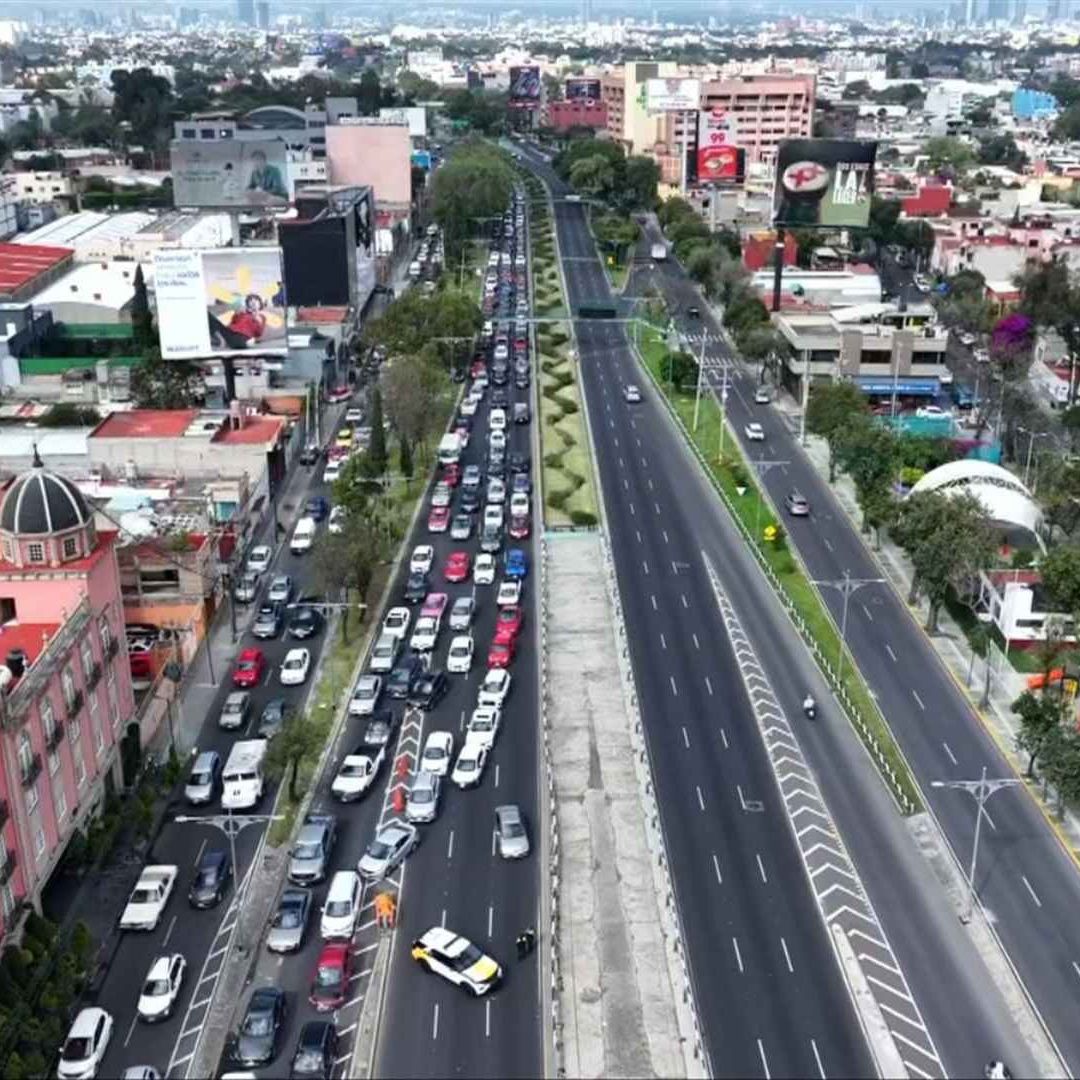 Bloqueo de trabajadores del SAT en la CDMX.