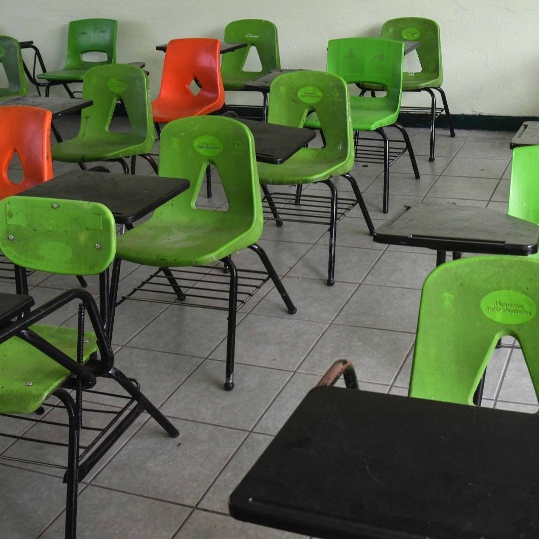 Hombre Ingresa con Uniforme de Estudiante Sin Autorización a Secundaria en Querétaro