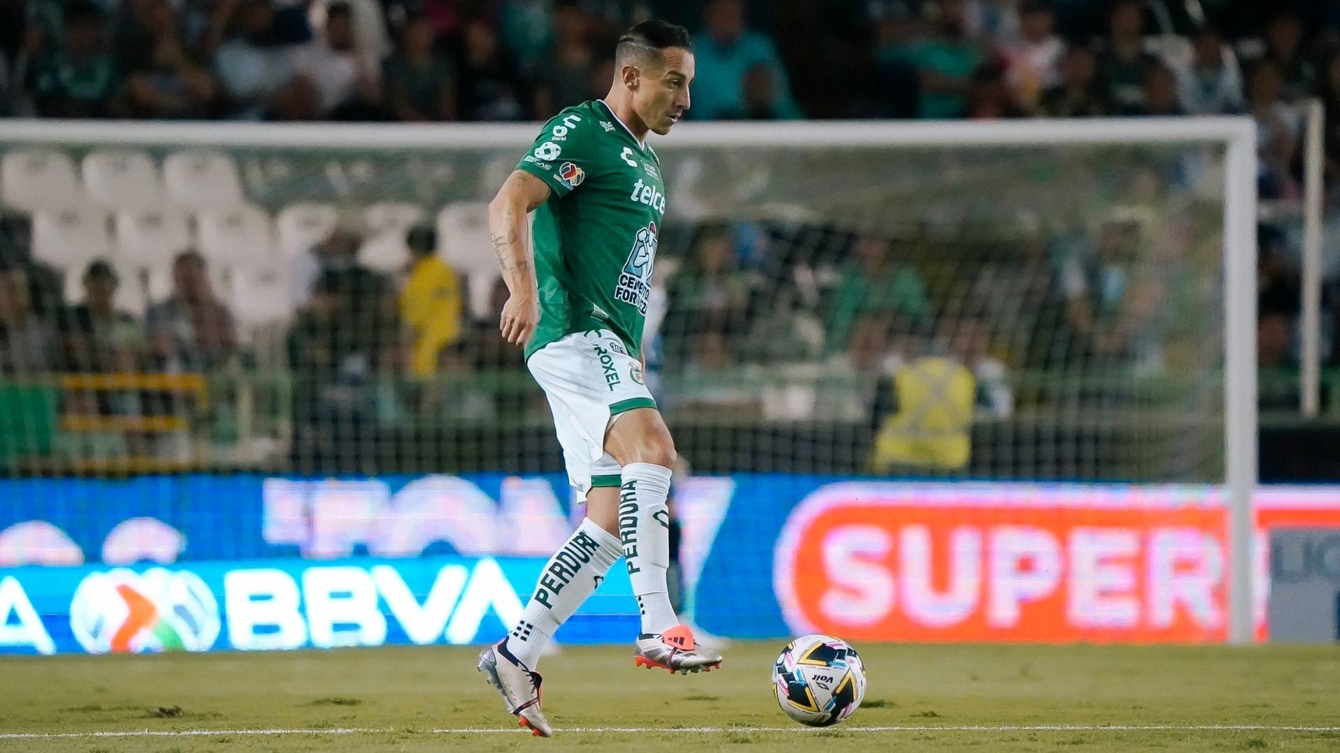 Andrés Guardado es el jugador mexicano que más partidos ha disputado en Europa. Foto Club León