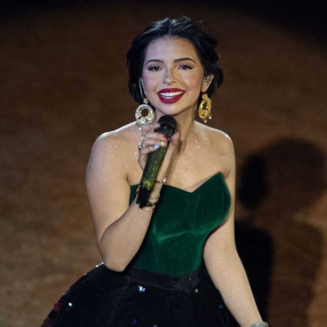 Ángela Aguilar en concierto