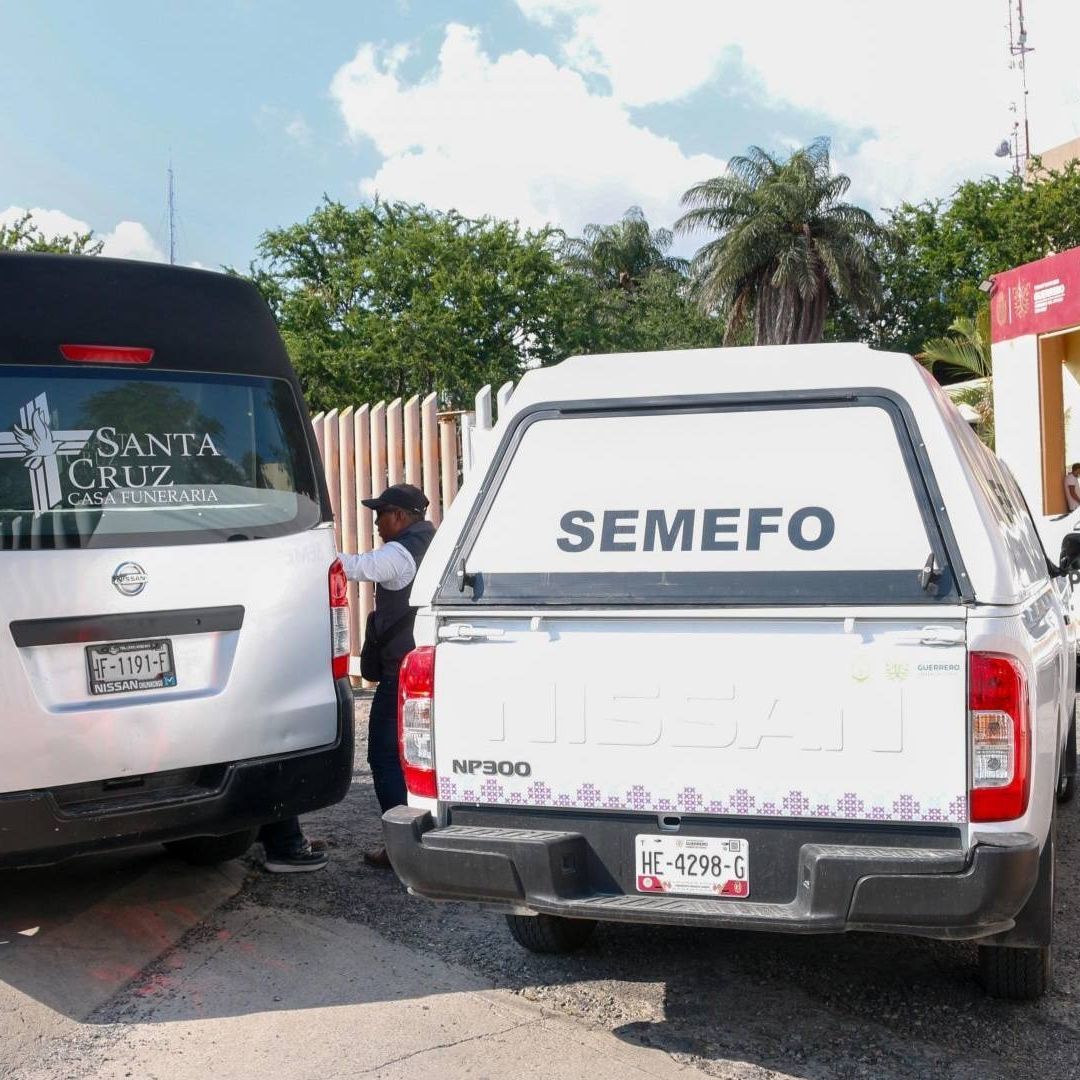 Los familiares acudieron al Semefo para recoger los cuerpos de sus familiares