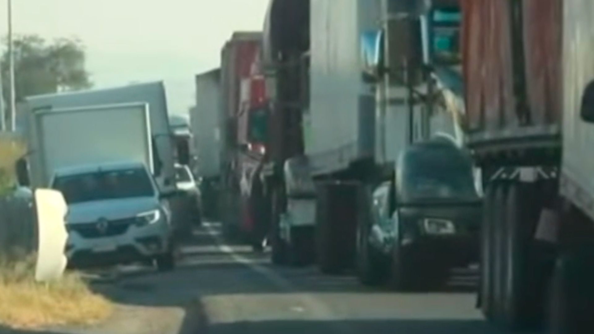 Cumple 24 Horas Bloqueada por Campesinos la Carretera Abasolo - Pénjamo en Guanajuato. Foto: Omar Cano