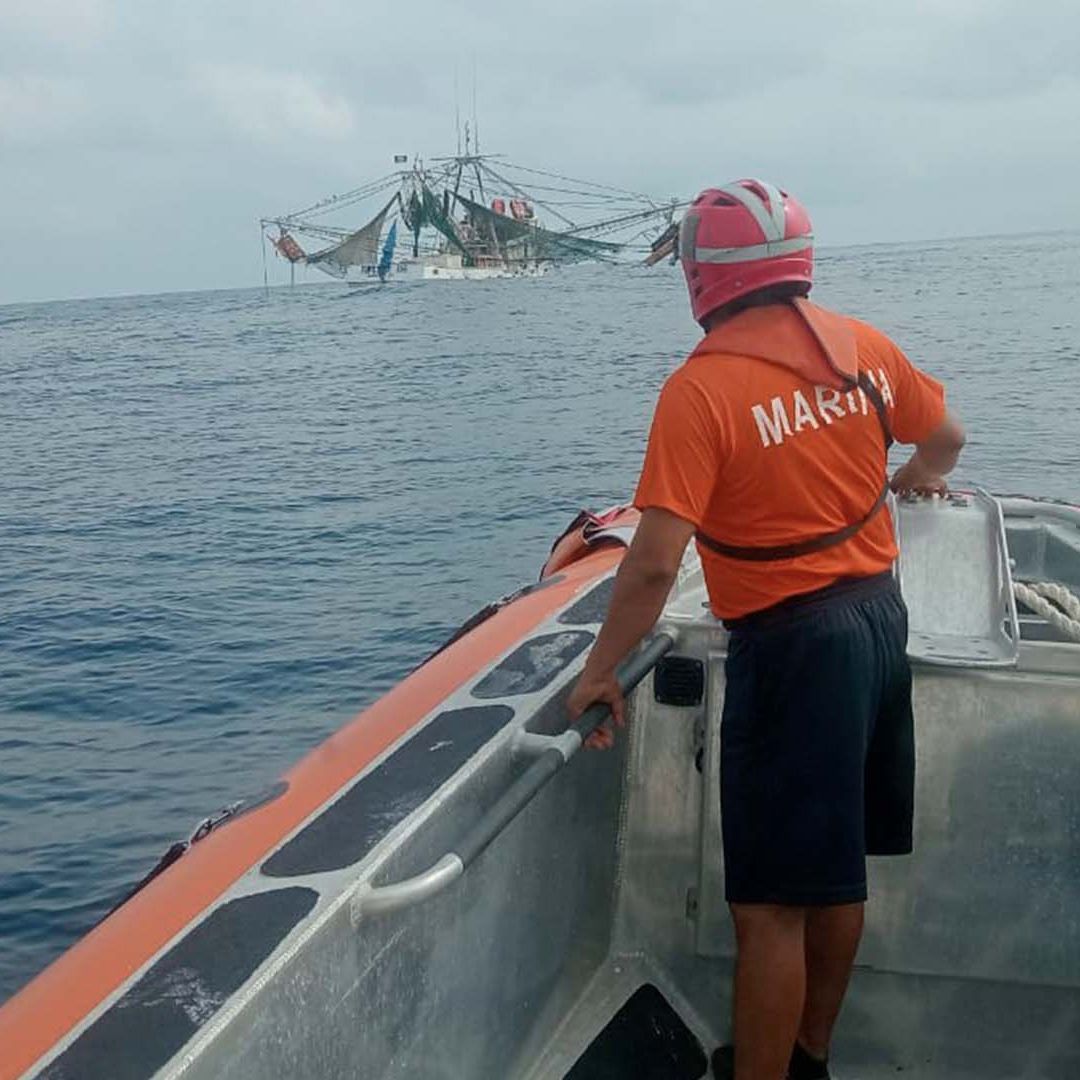 Marina Busca Embarcación 'Roque Rojas I' en Costa de Tamaulipas; Familiares Protestan en Tampico