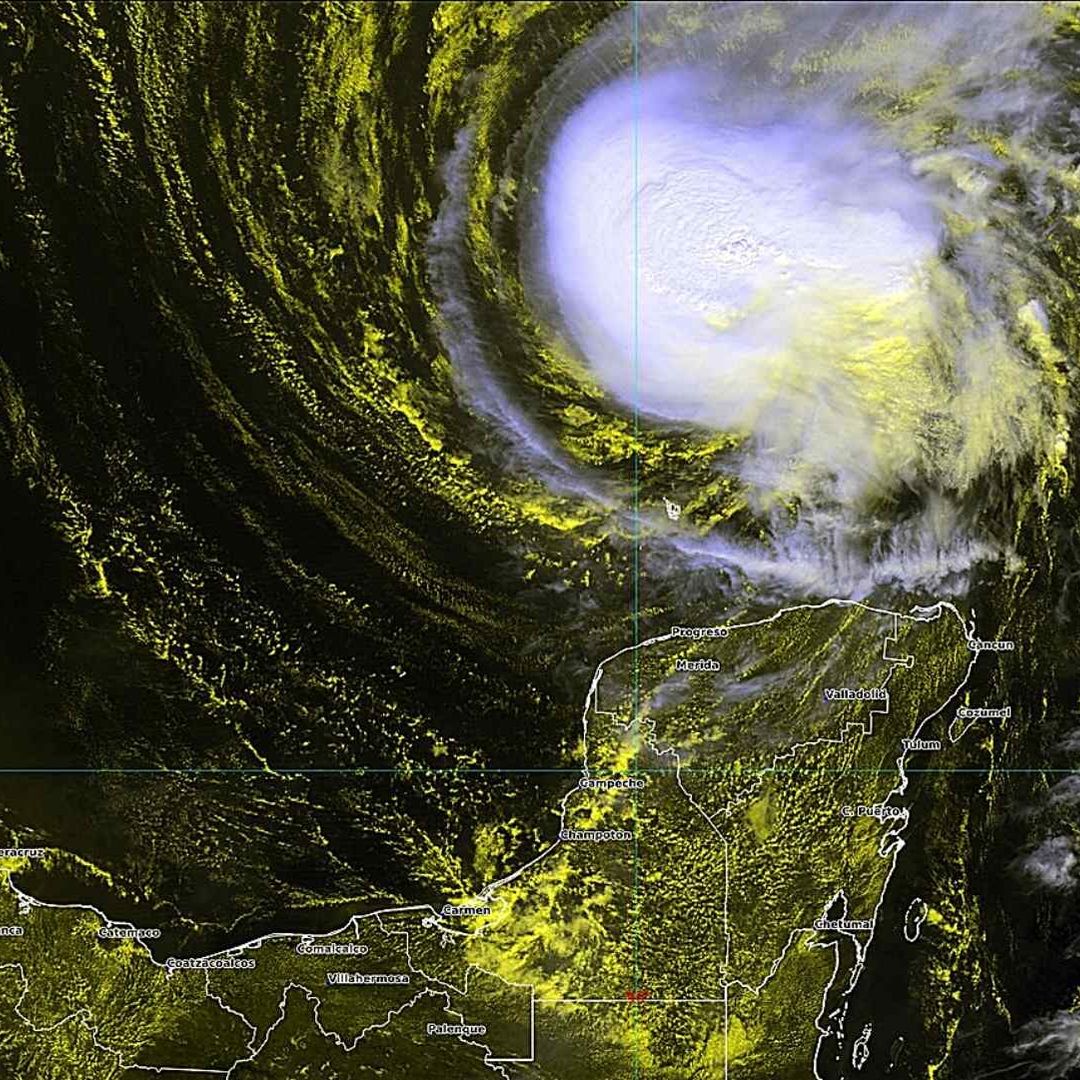 Huracán Rafael: Envían Misión Especial a Veracruz y Activan Alerta Azul en 5 Estados de México