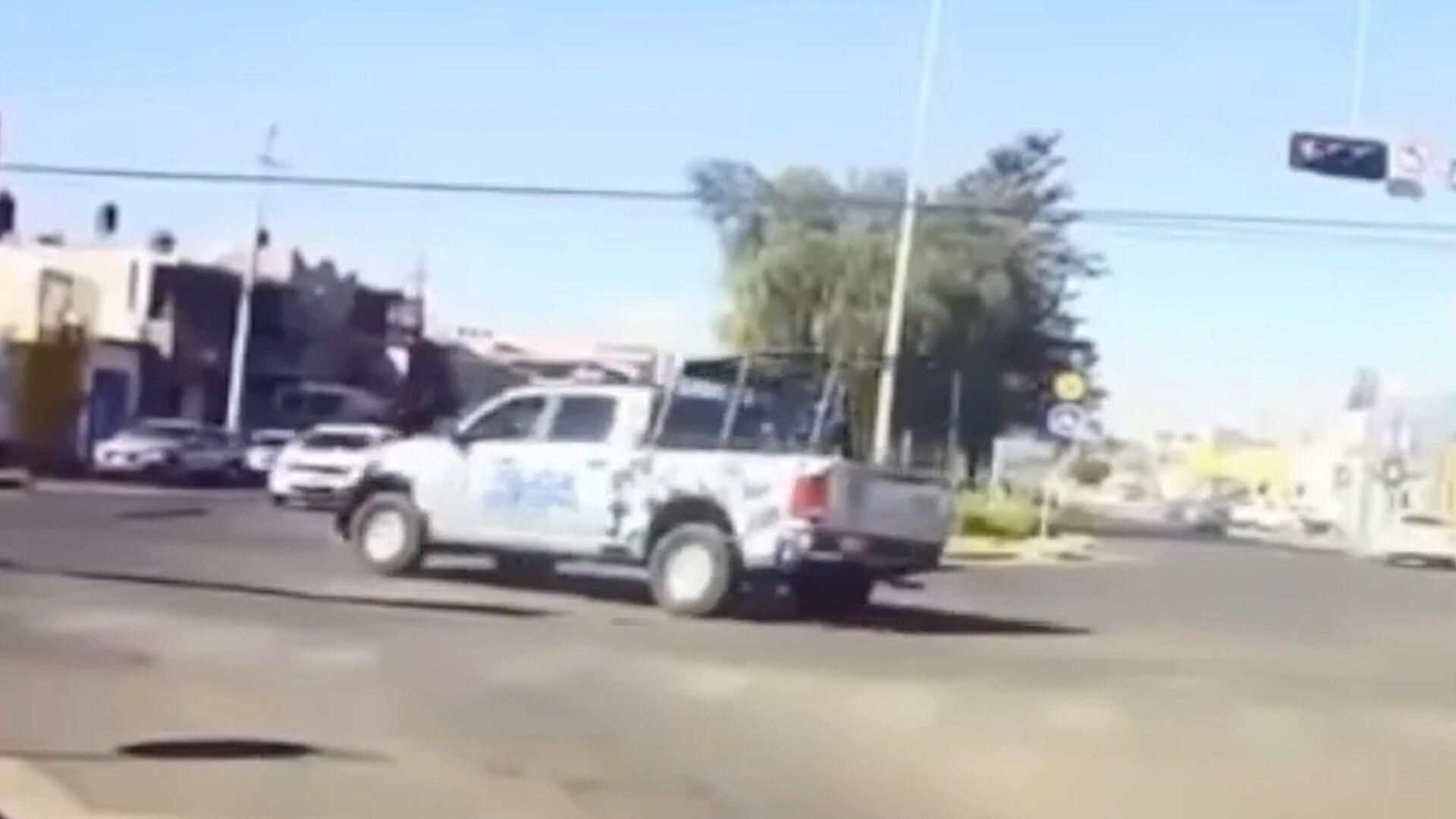 Patrulla se Pasa el Alto y Choca Contra una Camioneta en Celaya