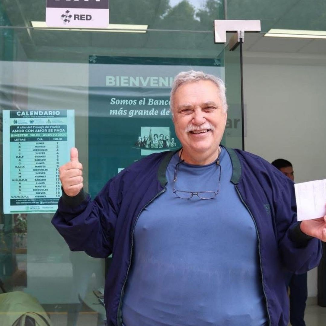 Qué adultos mayores de la Pensión Bienestar cobran aguinaldo 2025 y cuándo les depositan
