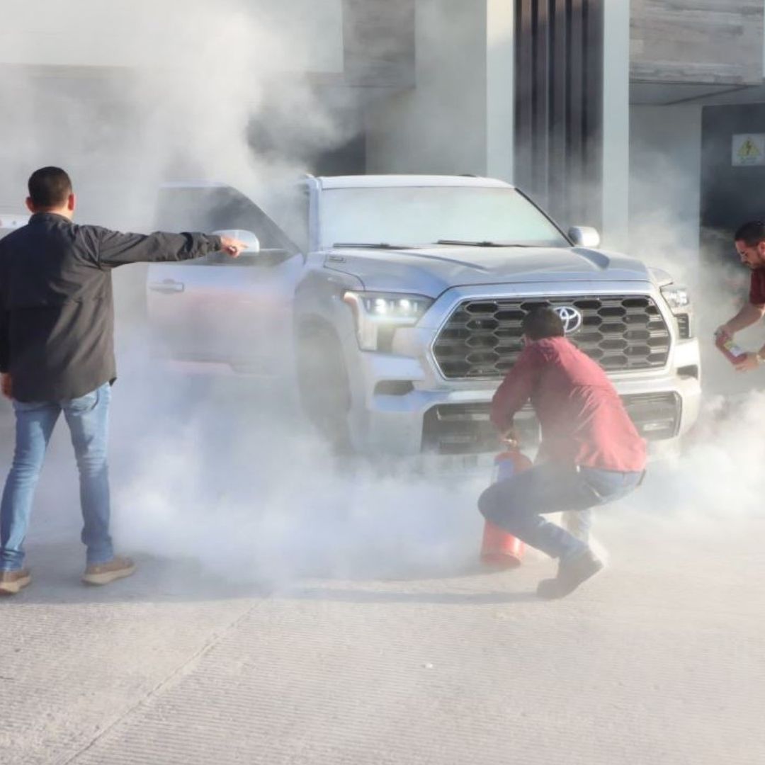 Camioneta de Noroña se incendia en Tamaulipas
