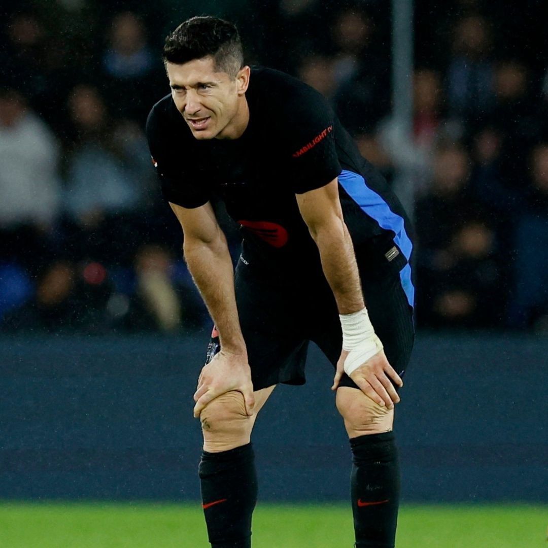 El árbitro le anuló un gol al Barcelona por un fuera de lugar milimétrico de Robert Lewandowsky