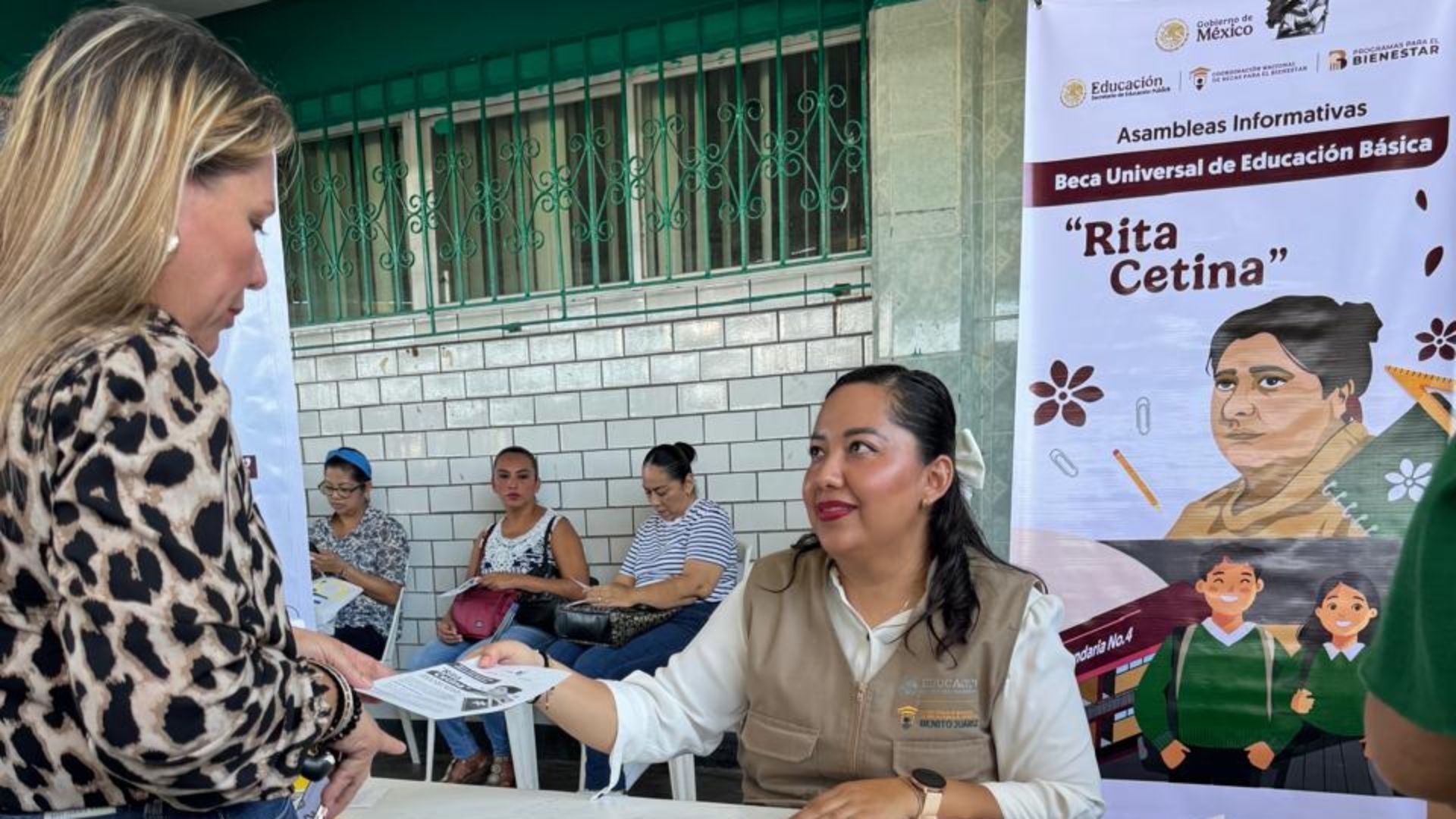 Si te toca hacer el registro de la Beca Rita Cetina 2024 de forma presencial. Aquí te decimos qué documentos debes llevar