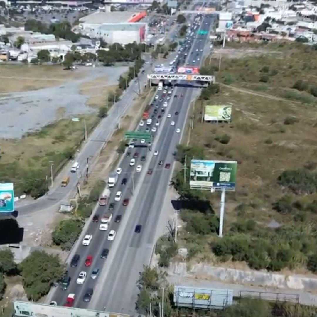 Avenida Miguel Alemán con trafico