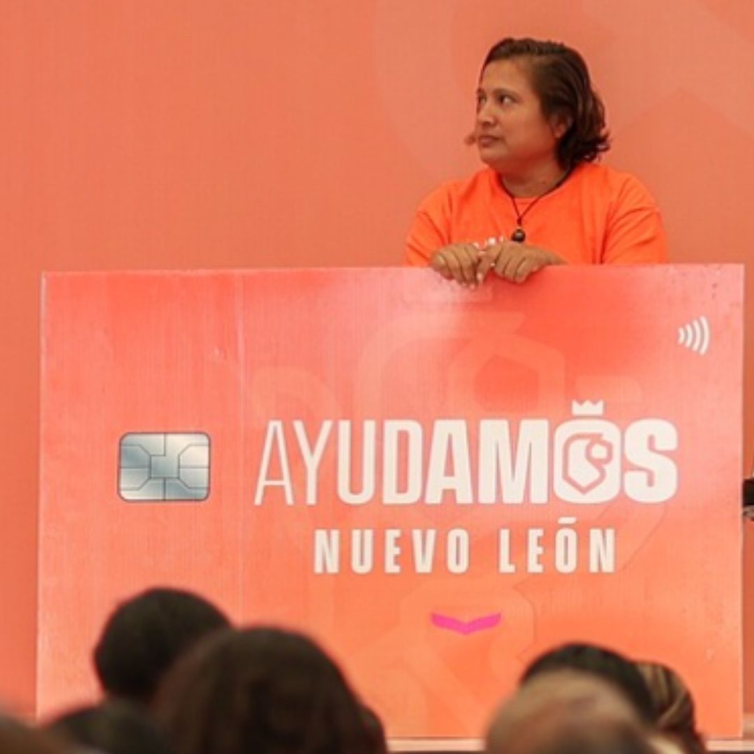 Tarjeta Ayudamos a las Mujeres