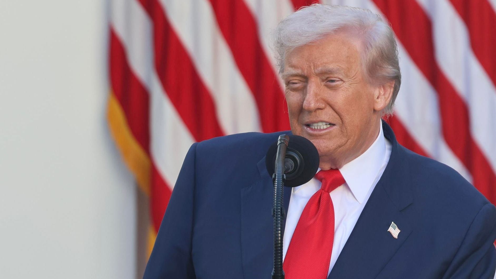Donald Trump Conmuta Pena a George Santos y Ordena su Liberación Inmediata