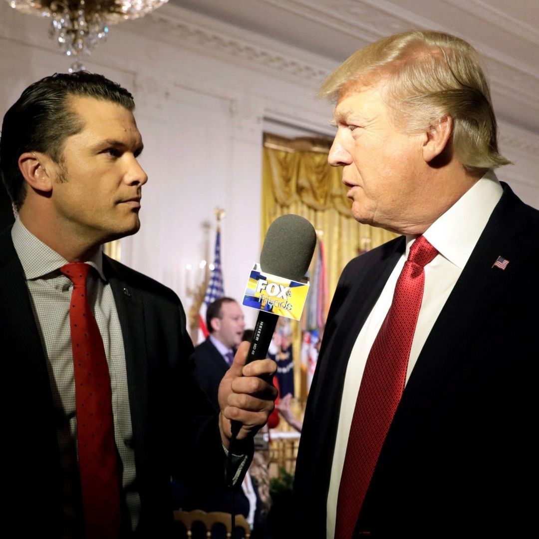 Donald Trump entrevistado por Pete Hegseth en la Casa Blanca en 2017.
