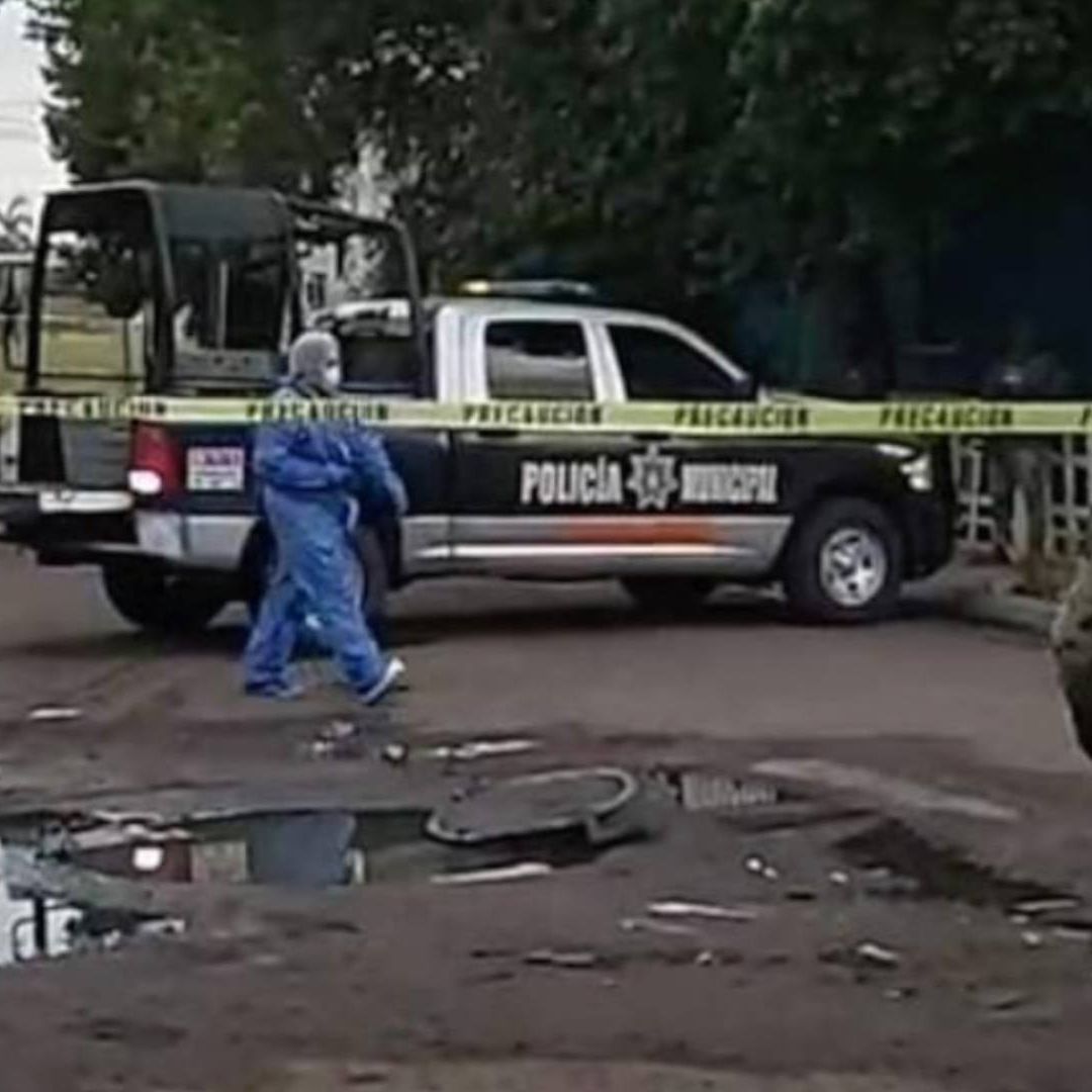 Encuentran Hombre Muerto, Atado y Encobijado Frente a Jefatura de Policias