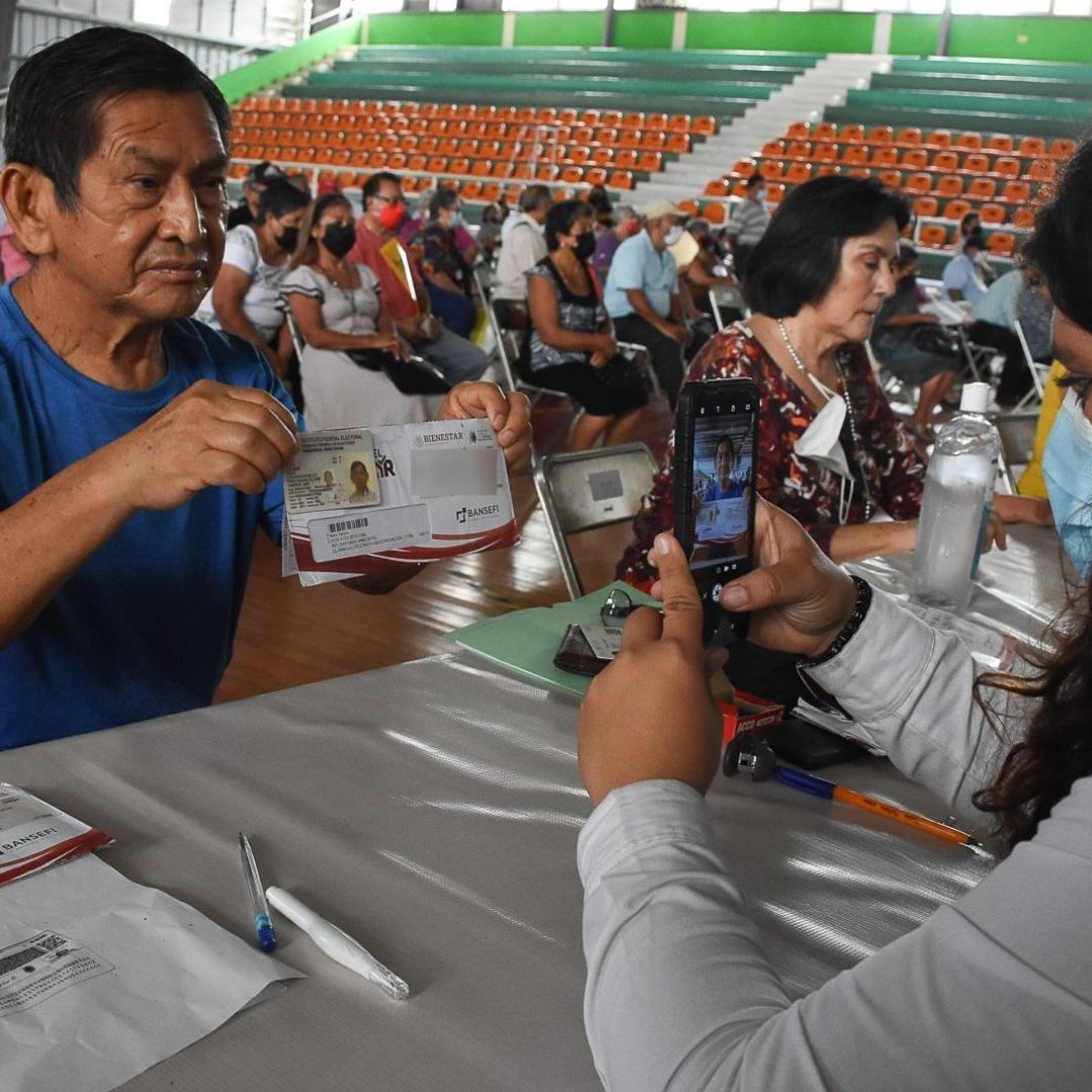 Pensión Bienestar de 0 a 64 años da apoyo de 19,200 pesos en 2025 quiénes hacen registro y requisitos