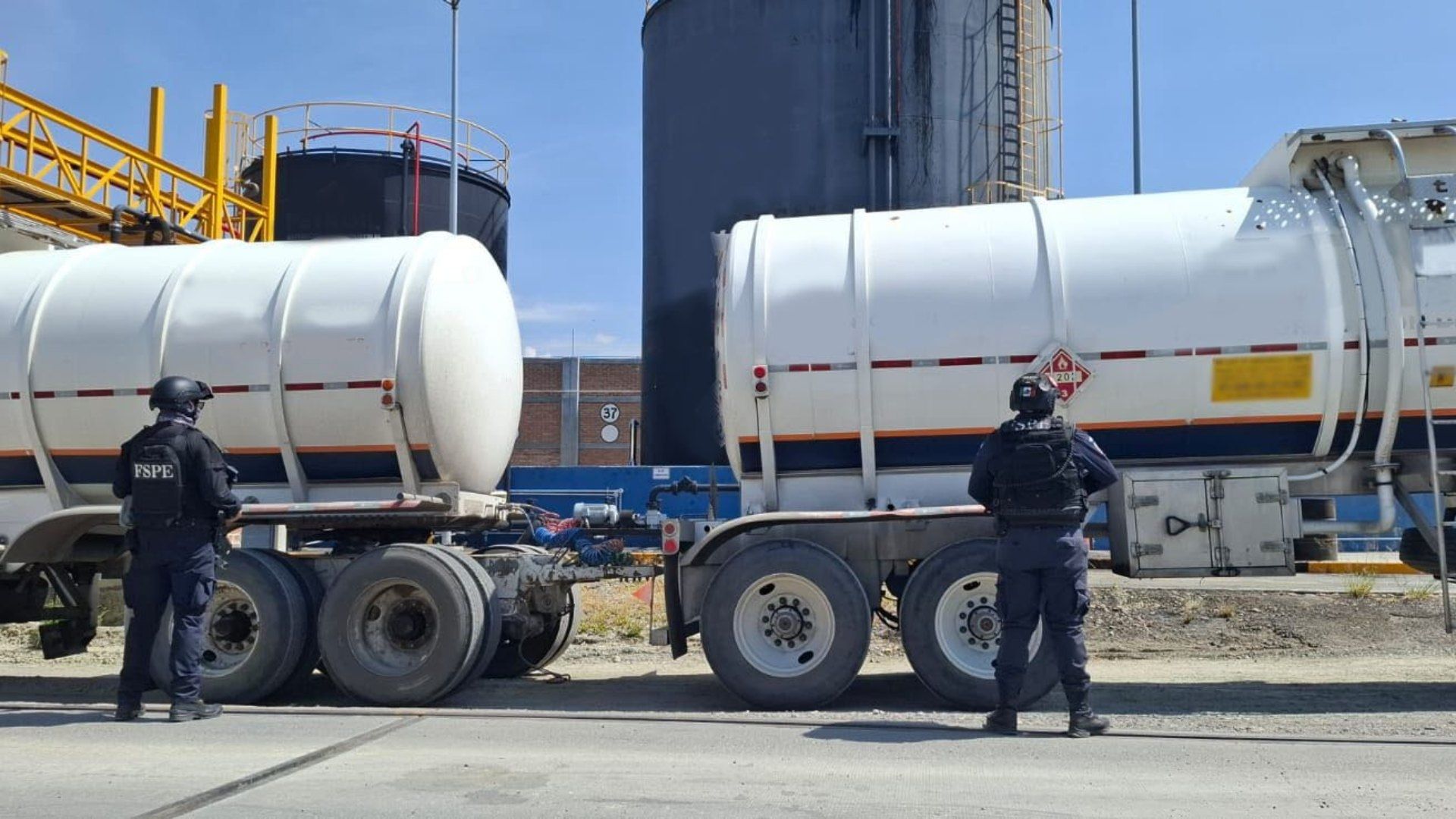 Aseguran 1.6 Millones de Litros de Huachicol en Guanajuato; Incautan Pipas, Tanques y Maquinaria.