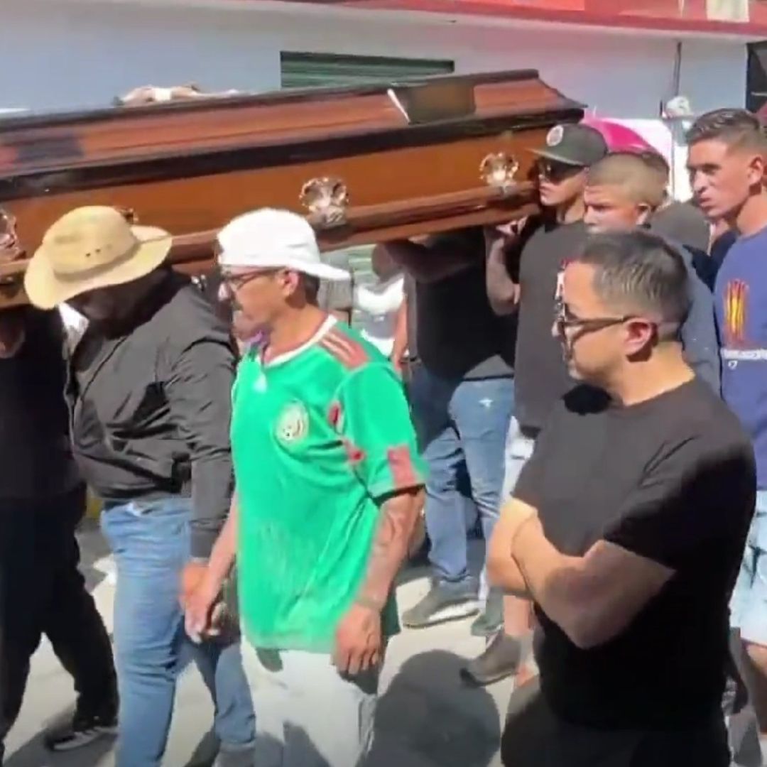 Con Mariachis y Aplausos Sepultan a Víctimas de Ataque al Bar Bling Blin, en Cuautitlán Izcalli