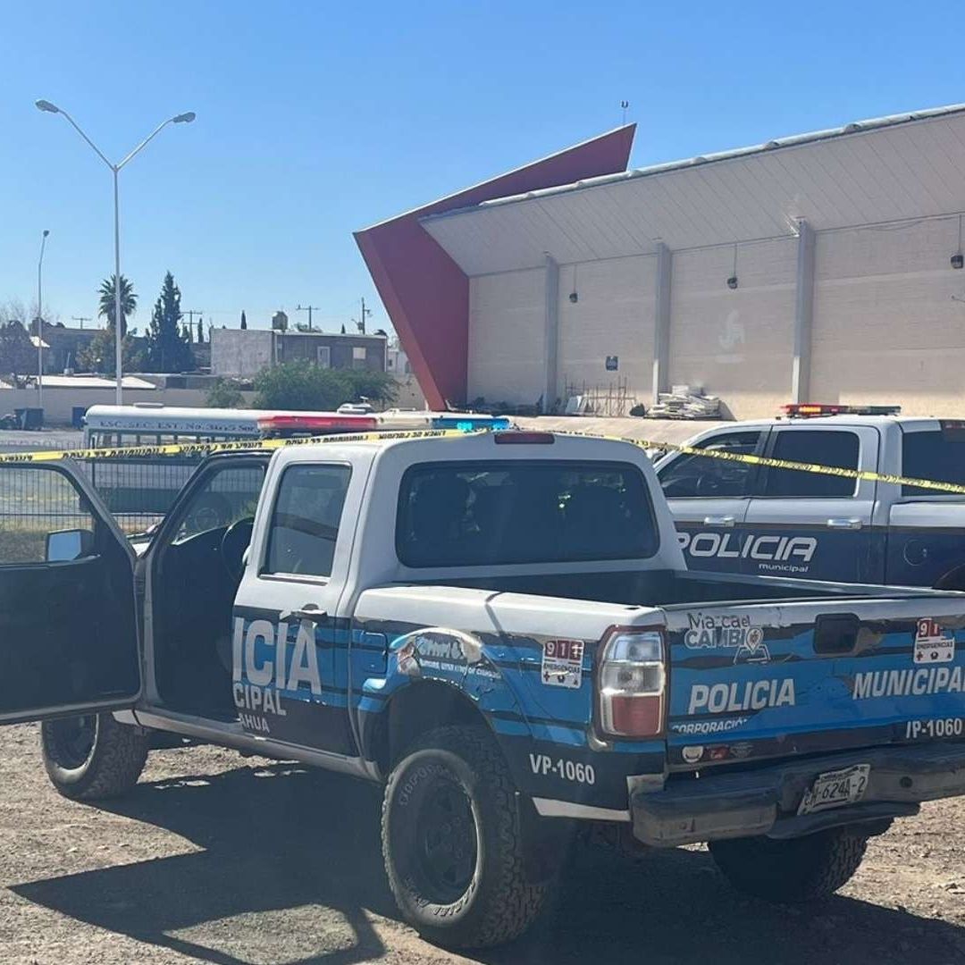 patrullas atrás del gimnasio tricentenario